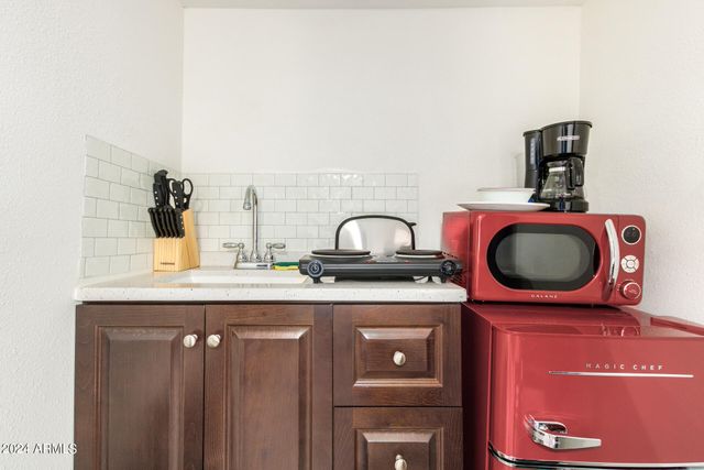 322 N 11TH Place, Phoenix, AZ 85006