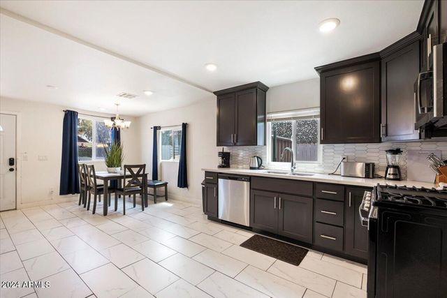 322 N 11TH Place, Phoenix, AZ 85006