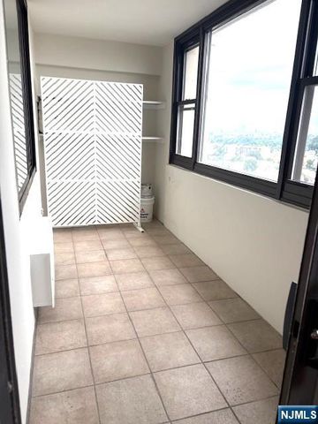 250 Gorge Road 28E, Cliffside Park, NJ 07010