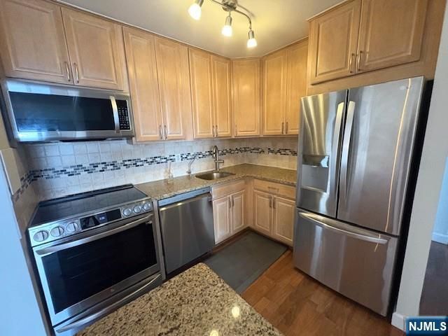 250 Gorge Road 28E, Cliffside Park, NJ 07010