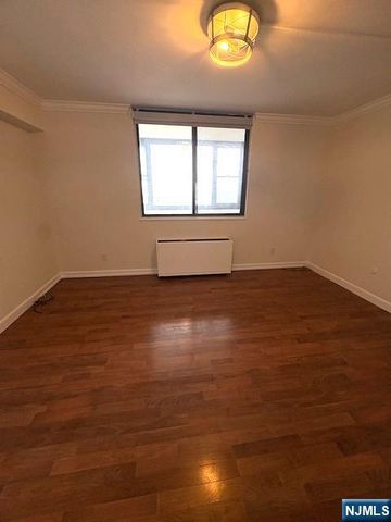 250 Gorge Road 28E, Cliffside Park, NJ 07010