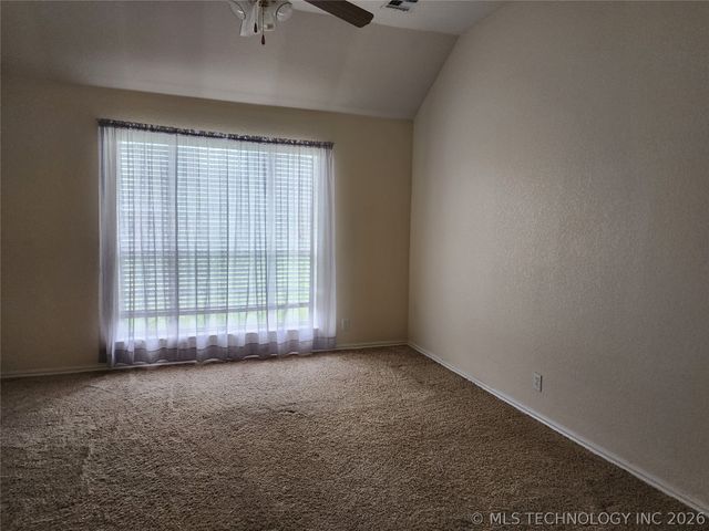 8908 N 153rd East Avenue, Owasso, OK 74055