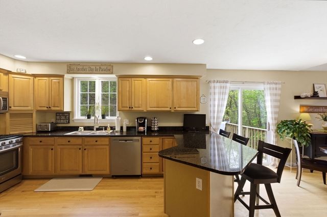 65 Locust St, Middleton, MA 01949