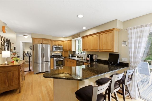 65 Locust St, Middleton, MA 01949