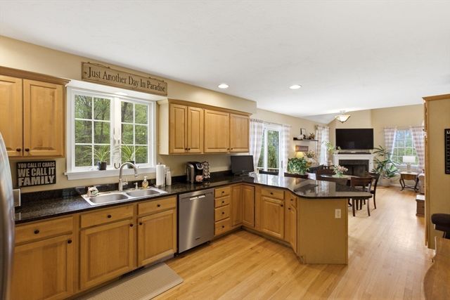 65 Locust St, Middleton, MA 01949