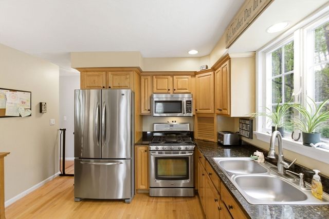 65 Locust St, Middleton, MA 01949