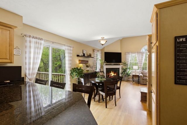 65 Locust St, Middleton, MA 01949
