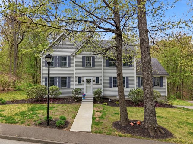 65 Locust St, Middleton, MA 01949