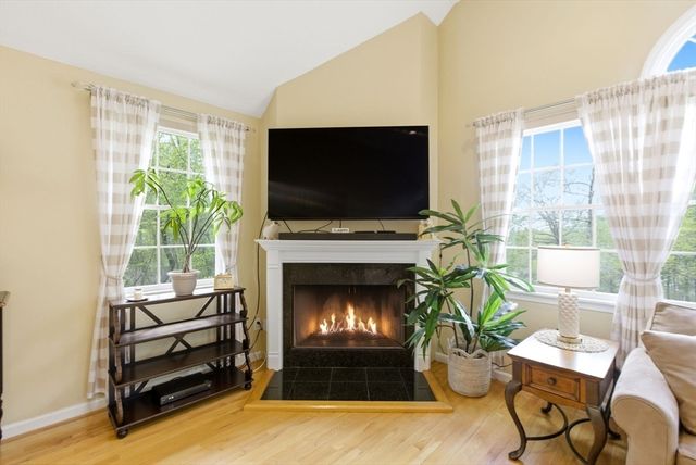 65 Locust St, Middleton, MA 01949