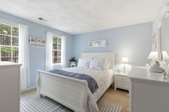 65 Locust St, Middleton, MA 01949