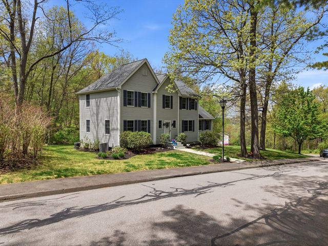 65 Locust St, Middleton, MA 01949