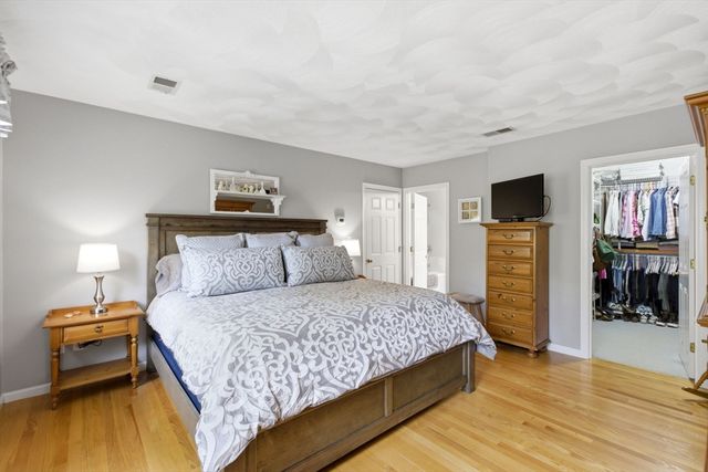 65 Locust St, Middleton, MA 01949