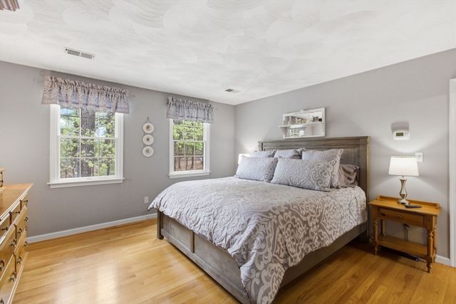 65 Locust St, Middleton, MA 01949
