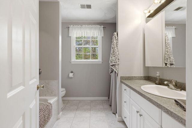 65 Locust St, Middleton, MA 01949