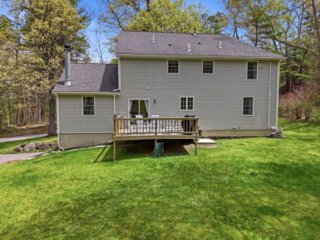 65 Locust St, Middleton, MA 01949