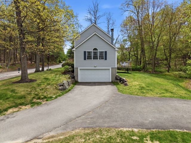 65 Locust St, Middleton, MA 01949