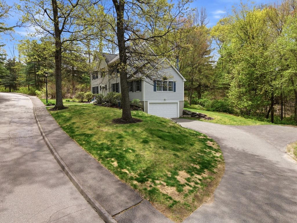 65 Locust St, Middleton, MA 01949