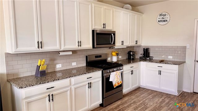 426 Eves Necklace Drive, Buda, TX 78610