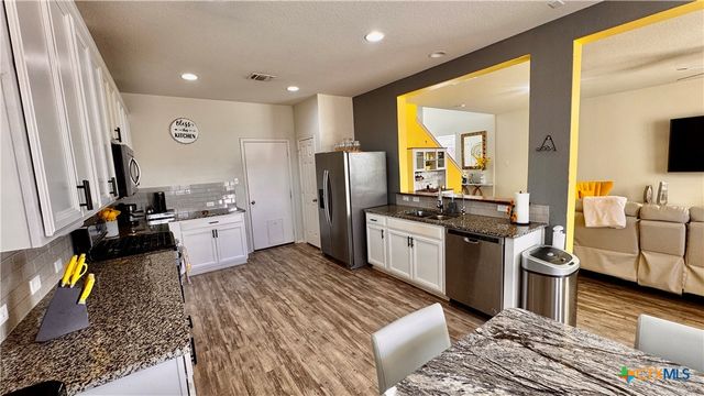 426 Eves Necklace Drive, Buda, TX 78610