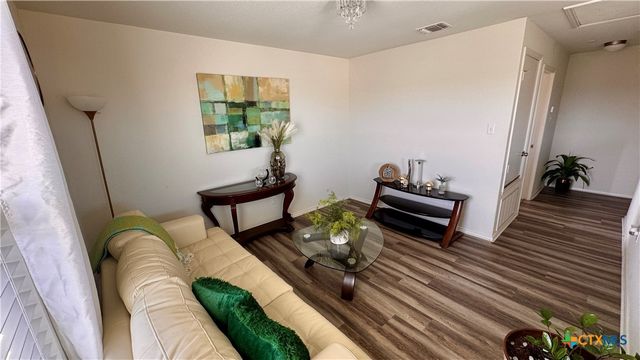 426 Eves Necklace Drive, Buda, TX 78610