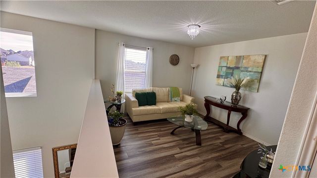 426 Eves Necklace Drive, Buda, TX 78610