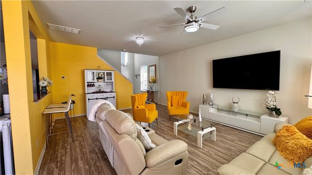 426 Eves Necklace Drive, Buda, TX 78610