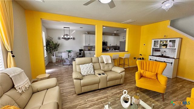 426 Eves Necklace Drive, Buda, TX 78610