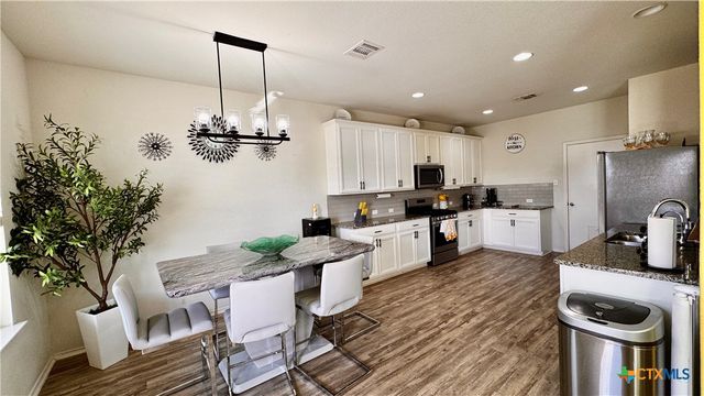 426 Eves Necklace Drive, Buda, TX 78610