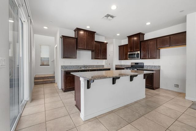 641 S Laguna Street, Visalia, CA 93292