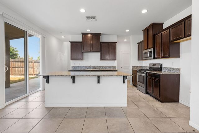 641 S Laguna Street, Visalia, CA 93292