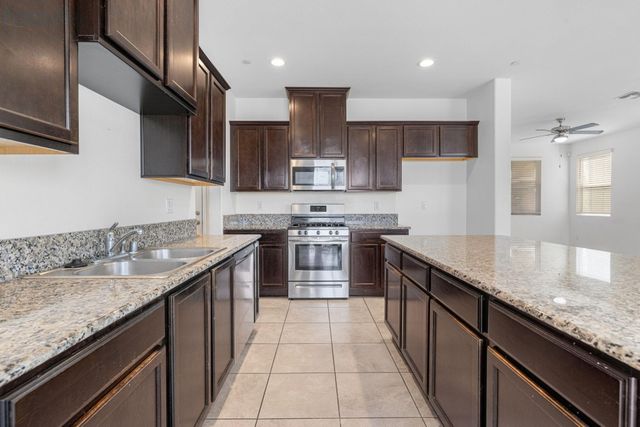 641 S Laguna Street, Visalia, CA 93292