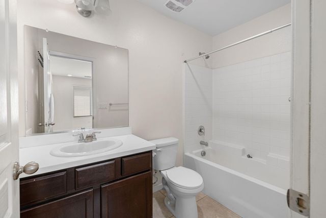 641 S Laguna Street, Visalia, CA 93292