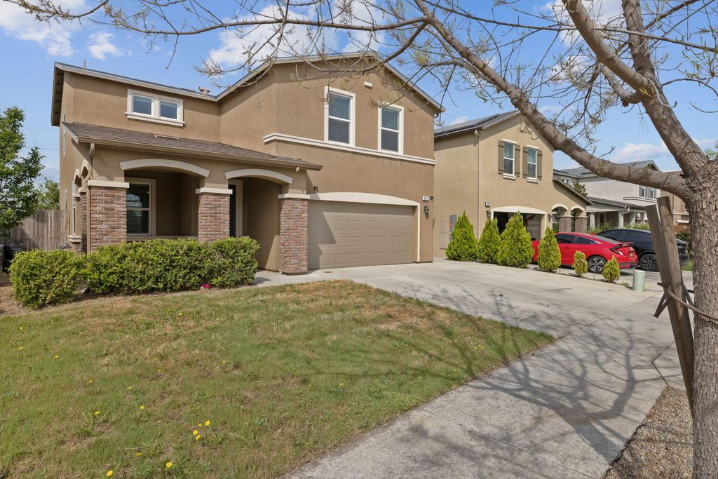 641 S Laguna Street, Visalia, CA 93292