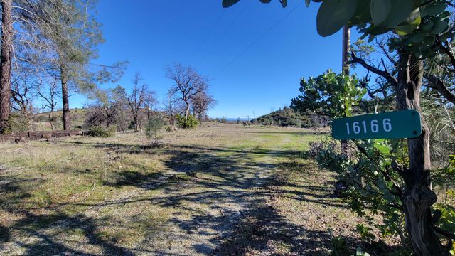 16166 Cagle Lane, Redding, CA 96001