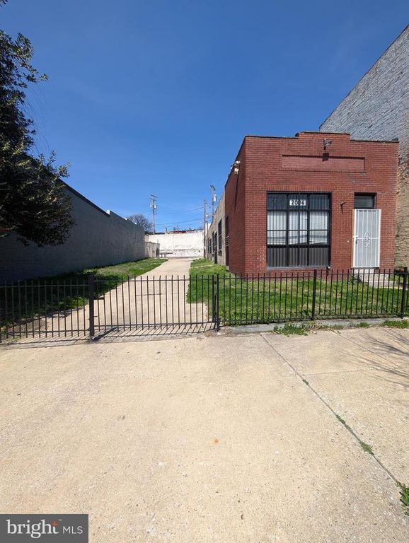 2004 FREDERICK AVE, Baltimore, MD 21223