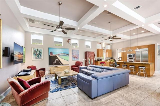 576 96th AVE N, Naples, FL 34108