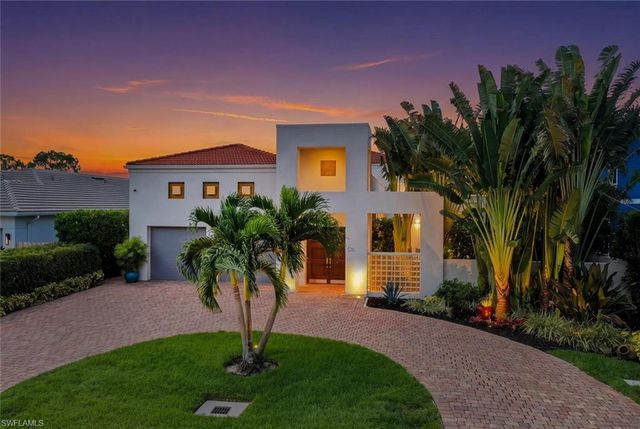 576 96th AVE N, Naples, FL 34108