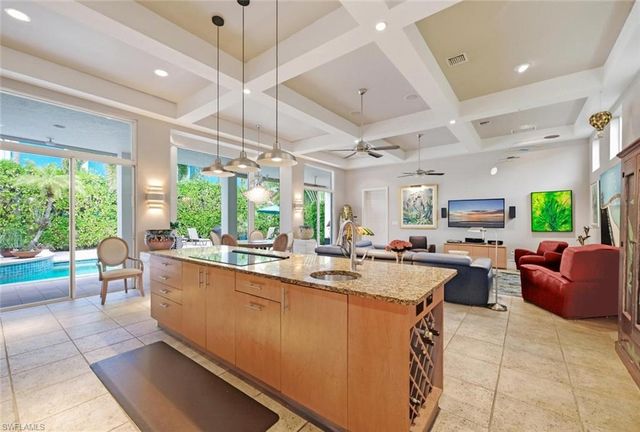 576 96th AVE N, Naples, FL 34108