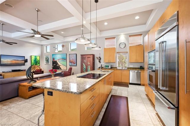576 96th AVE N, Naples, FL 34108