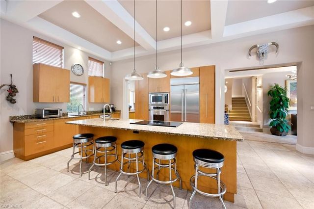 576 96th AVE N, Naples, FL 34108