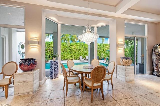 576 96th AVE N, Naples, FL 34108