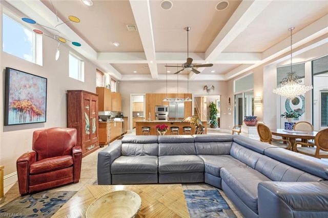 576 96th AVE N, Naples, FL 34108