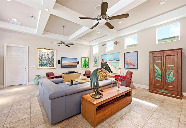 576 96th AVE N, Naples, FL 34108