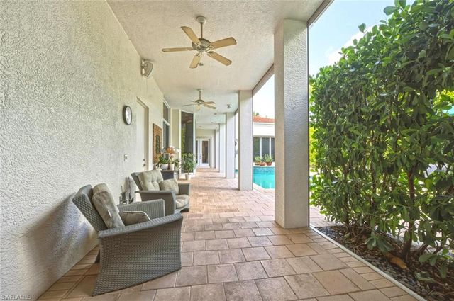 576 96th AVE N, Naples, FL 34108