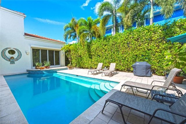 576 96th AVE N, Naples, FL 34108