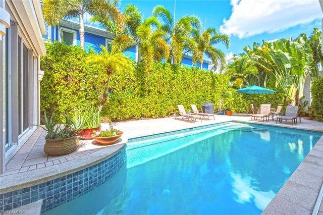 576 96th AVE N, Naples, FL 34108