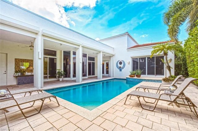 576 96th AVE N, Naples, FL 34108