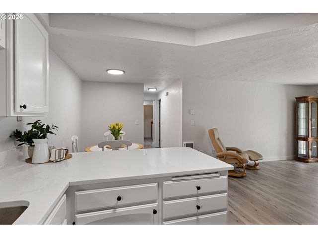 650 HARLOW Rd 115, Springfield, OR 97477