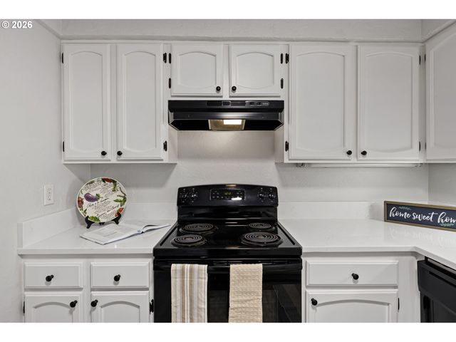 650 HARLOW Rd 115, Springfield, OR 97477