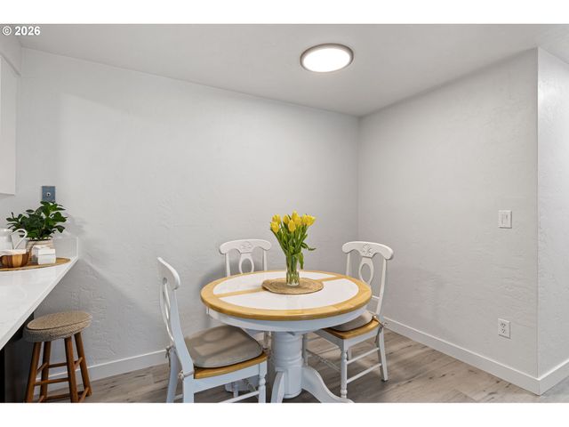 650 HARLOW Rd 115, Springfield, OR 97477